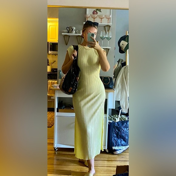 Elegant Atlein Collective Plisse Yellow Midi Dress size M - Picture 4 of 10